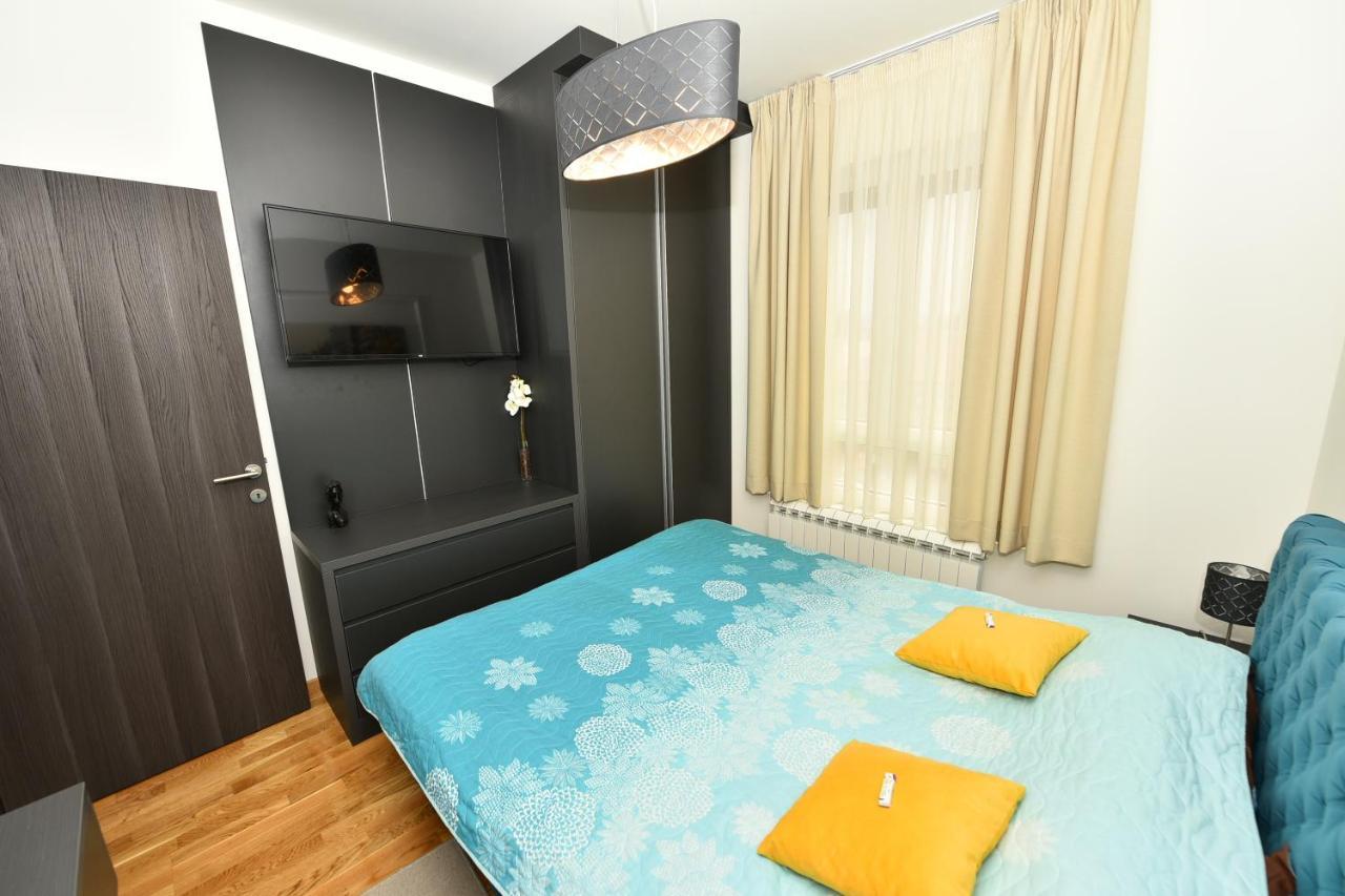 Appartamento Grand Lux Apartman Čačak Esterno foto